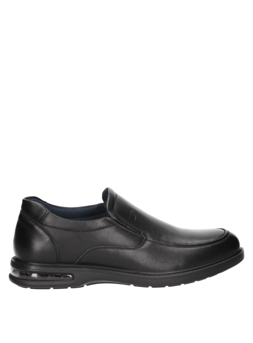 Horma amplia y diseño anatómico en zapato negro de cuero para hombre, estilo casual.