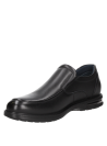 Zapato negro de cuero para hombre, estilo casual, con diseño anatómico y horma amplia.