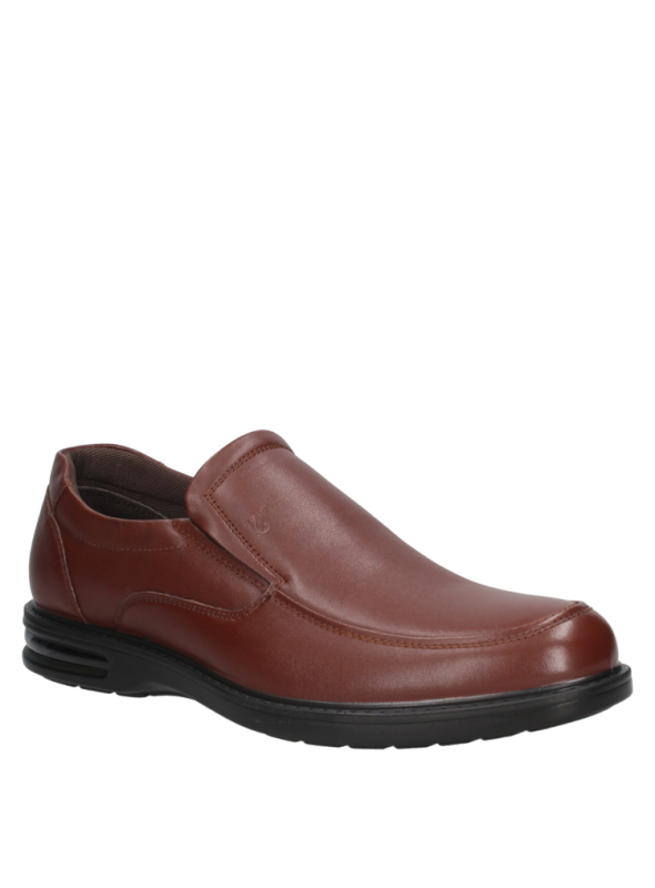 Horma amplia y diseño anatómico en zapato negro de cuero para hombre, estilo casual.