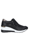 Zapatilla negra de cuero para mujer, estilosa y resistente.