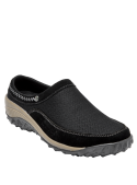 Zapato casual negro para mujer, confeccionado en cuero y textil, adecuado para paseos urbanos y actividades al aire libre.