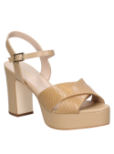Sandalia beige de mujer con correa en el tobillo, ideal para almuerzos con amigos o eventos relajados.
