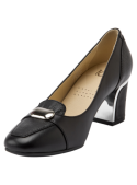 Zapato negro de cuero para mujer, con altura de caña de 6 cm y forro de poliuretano.
