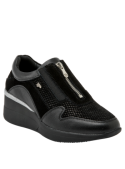 zapatilla de cuero negro para mujer con punta redonda, ideal para actividades diarias.