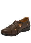 Zapato de cuero marrón para mujer, ideal para actividades diarias con su diseño versátil y cómodo.
