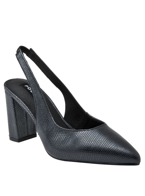 Elegante zapato de cuero gris con diseño clásico para mujer, incluye correa trasera para mayor seguridad y comodidad.