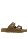 Sandalia camel de cuero con suela cómoda y soporte, adecuada para actividades que requieren estar de pie mucho tiempo.