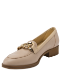 Zapato nude de cuero para mujer, perfecto para diversas ocasiones, con materiales suaves.