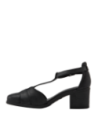 Elegante zapato de cuero negro para mujer, versátil para combinar con vestidos o pantalones formales en ocasiones especiales.
