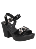 Sandalia negra de charol para mujer con taco bloque de 9.5 cm, ideal para un look veraniego moderno.