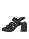 Elegante sandalia de cuero negro con tacón cuadrado y correa ajustable, ideal para vestidos veraniegos.