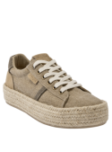 zapatilla casual taupe de mujer con combinación de textil y cuero, ideal para actividades diarias.