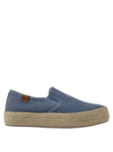 Calzado slip-on azul para mujer, sin cordones, con detalle de cuero, perfecto para días de verano o primavera.