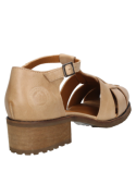 Sandalia cerrada de cuero camel para mujer, ideal para primavera-verano, con tiras anchas y hebilla lateral ajustable.
