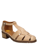 Sandalia de cuero camel para mujer, estilo gladiadora con tiras anchas y hebilla ajustable en el tobillo.