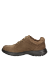 Calzado masculino de cuero gamuzado café, estilo juvenil y aventurero, ideal para uso diario.