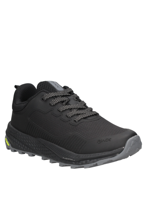 Zapatilla negra de trail running para hombre, adecuada para la tendencia athleisure, combinando estilo casual y deportivo.
