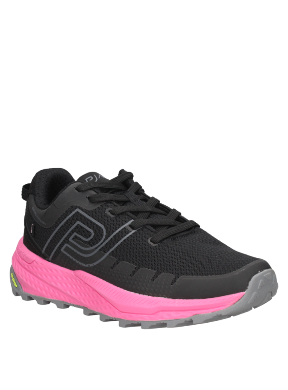 Zapatilla negra de mujer resistente para caminatas urbanas y actividades que requieren un calzado duradero.