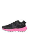 zapatilla magenta de trail running para mujer con líneas decorativas modernas y dinámicas, sistema de amarre con cordones.