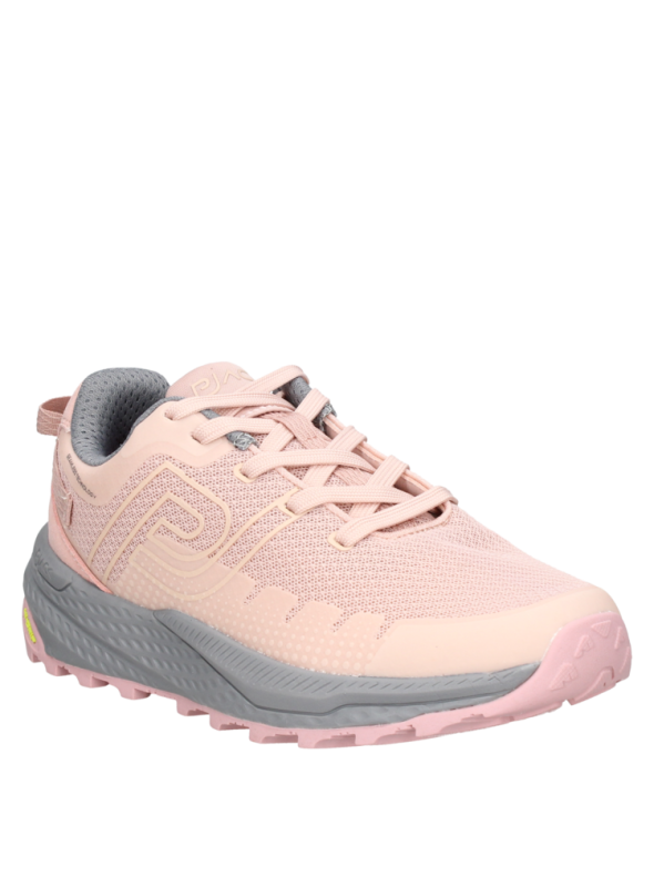 Zapatilla negra de mujer resistente para caminatas urbanas y actividades que requieren un calzado duradero.