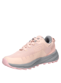 Zapatilla rosada de trail running para mujer, robusta y moderna, ideal para actividades al aire libre.