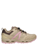 Calzado de mujer beige orientado al outdoor, con refuerzos en empeine y laterales, combinable con jeans o ropa de trekking.