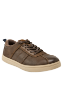 zapatilla casual café para hombre, mezcla cuero y textil, ideal para un look relajado y moderno con cordones ajustables.