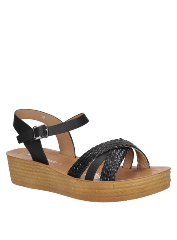 Sandalia beige de mujer, estilo informal, con plataforma y tiras entrecruzadas al frente, ideal para un look casual chic.