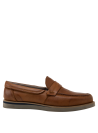 Calzado mocasín de cuero café, estilo clásico para hombre, adecuado para ocasiones semi-formales y casuales.
