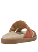 Calzado casual de cuero naranja para mujer, con diseño sofisticado y funcional, ideal para ocasiones informales.