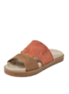 Sandalia de cuero naranja con patrón entrelazado moderno en la parte delantera, perfecta para un look relajado.