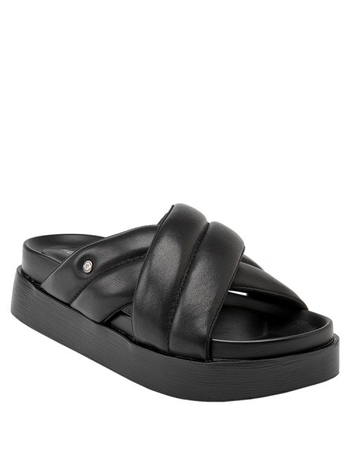 Sandalia casual de cuero negro con detalle metálico lateral, plataforma robusta que ofrece comodidad y estabilidad.