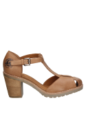 Elegante sandalia de cuero camel, ideal para ocasiones casuales, con apertura delantera y ajuste seguro al pie.