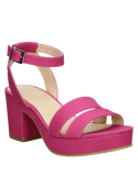 Sandalia de cuero fucsia con diseño sofisticado y cómodo, ideal para ocasiones que requieren un toque chic.