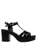 Sandalia de mujer negra de charol con taco bloque de 8 cm, ideal para verano.