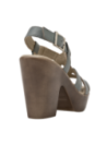 Sandalia femenina de cuero celeste, cómoda y estable, ideal para transiciones entre ambientes casuales y formales.