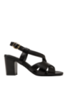 Sandalia negra de cuero para mujer con diseño de tiras cruzadas, ideal para un look casual y sofisticado.