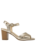 Sandalia de mujer en cuero color oro con diseño elegante, tacón medio y correa ajustable con hebilla metálica clásica.