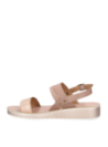Sandalia femenina en color rosado, diseño moderno con cierre de hebilla ajustable, ideal para un look veraniego.