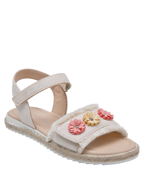 Sandalia infantil en color blanco con correa ajustable al tobillo, ideal para paseos al aire libre y reuniones familiares.