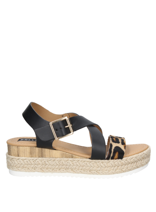 Sandalia de mujer Pollini G219 en cuero animal print con taco plano y punta abierta.