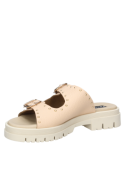 Calzado femenino casual en beige, estilo dad sandals, cómodo y estiloso, con diseño robusto y detalles modernos.