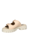 Calzado femenino casual en beige, estilo dad sandals, cómodo y estiloso, con diseño robusto y detalles modernos.