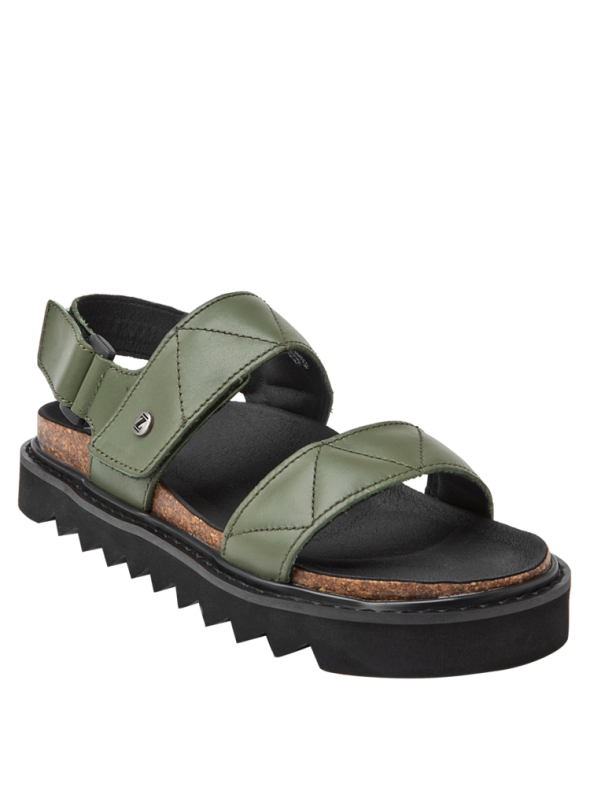 Sandalia verde de cuero para mujer con suela gruesa y dentada, diseño chunky que ofrece altura y tracción.