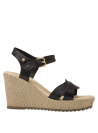 Sandalia de cuero negro con diseño sofisticado, ofrece altura y estabilidad para un look diurno o nocturno.