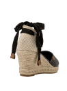 Alpargata negra con suela de yute, estilo casual femenino, perfecta para paseos al aire libre.