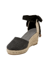 Alpargata negra casual para mujer con cuña, diseño clásico y cintas en el tobillo para un toque elegante.
