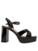 Calzado de charol negro para mujer, moderno con plataforma y tacón grueso, ideal para eventos formales o casuales.