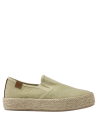 Alpargata casual para mujer en beige, combinable con jeans o vestidos ligeros, con detalle de cuero superior.
