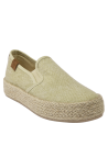 Zapato tipo alpargata beige, cómodo y estilizado, con suela trenzada que complementa un look relajado.